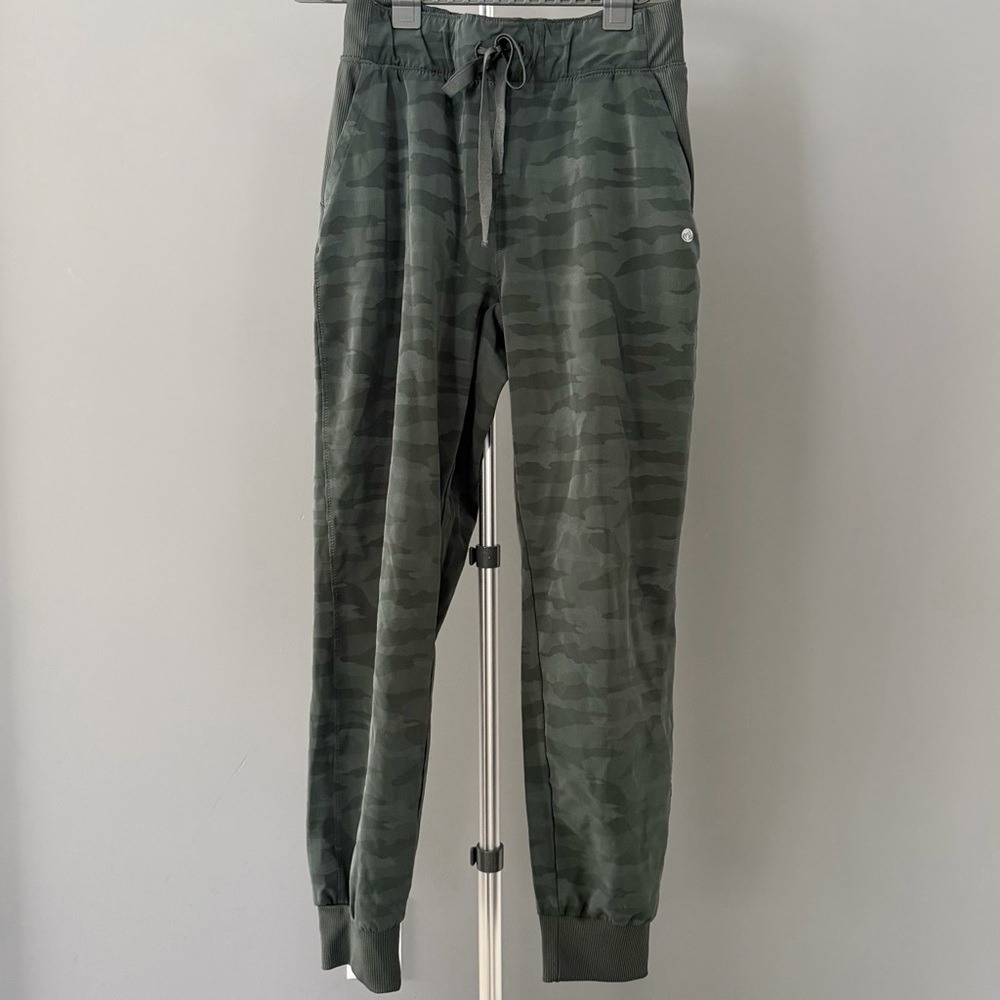Apana Camo Joggers